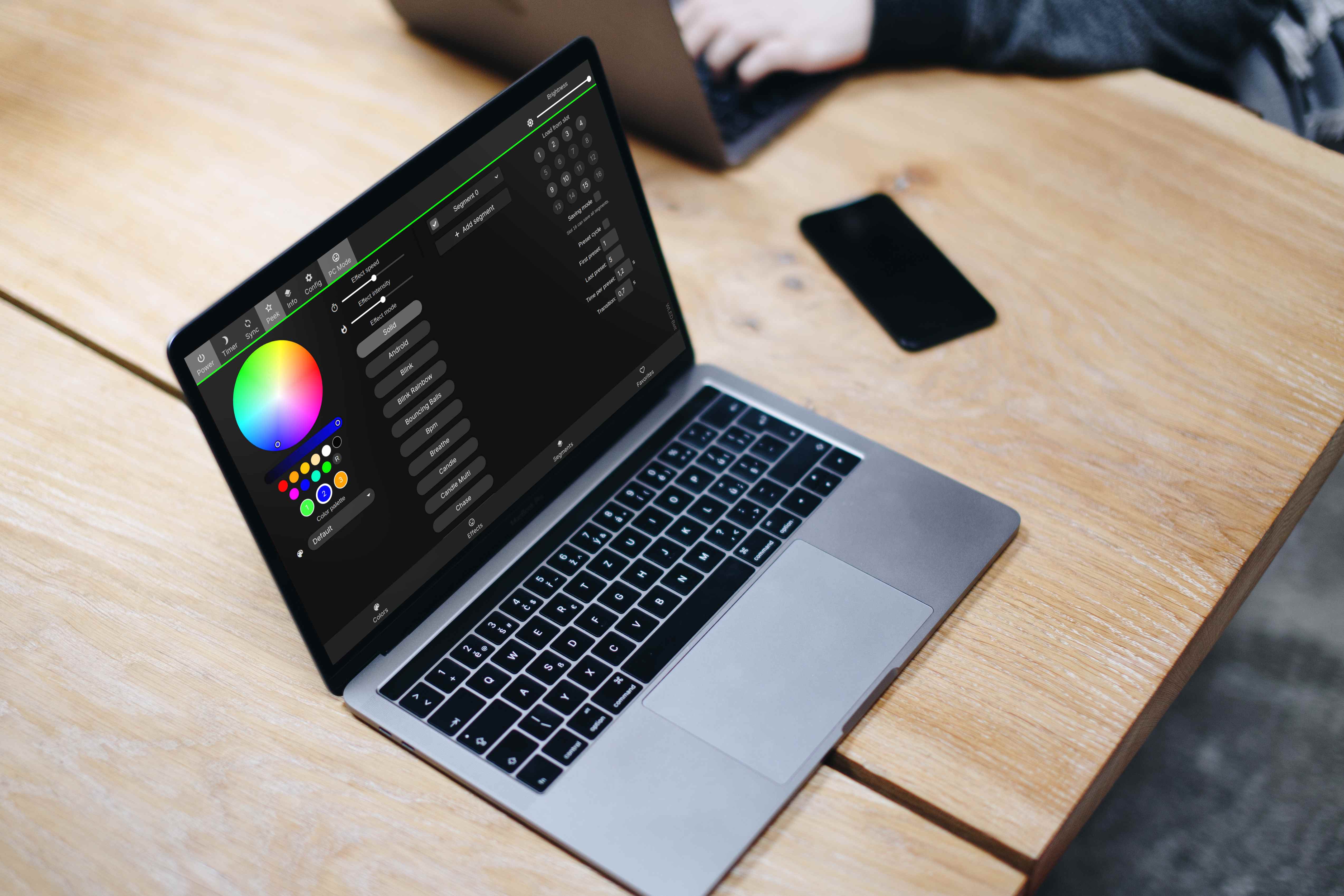 /Sternenlabor/WLED/raw/branch/main/images/macbook-pro-space-gray-on-the-wooden-table.jpg